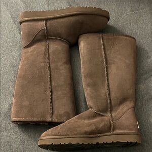 UGG Chestnut Suede Short Boot
